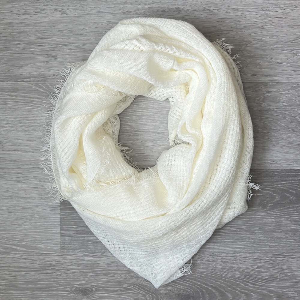 Cozy Infinity Scarf in Warm Textured Cream | EUC